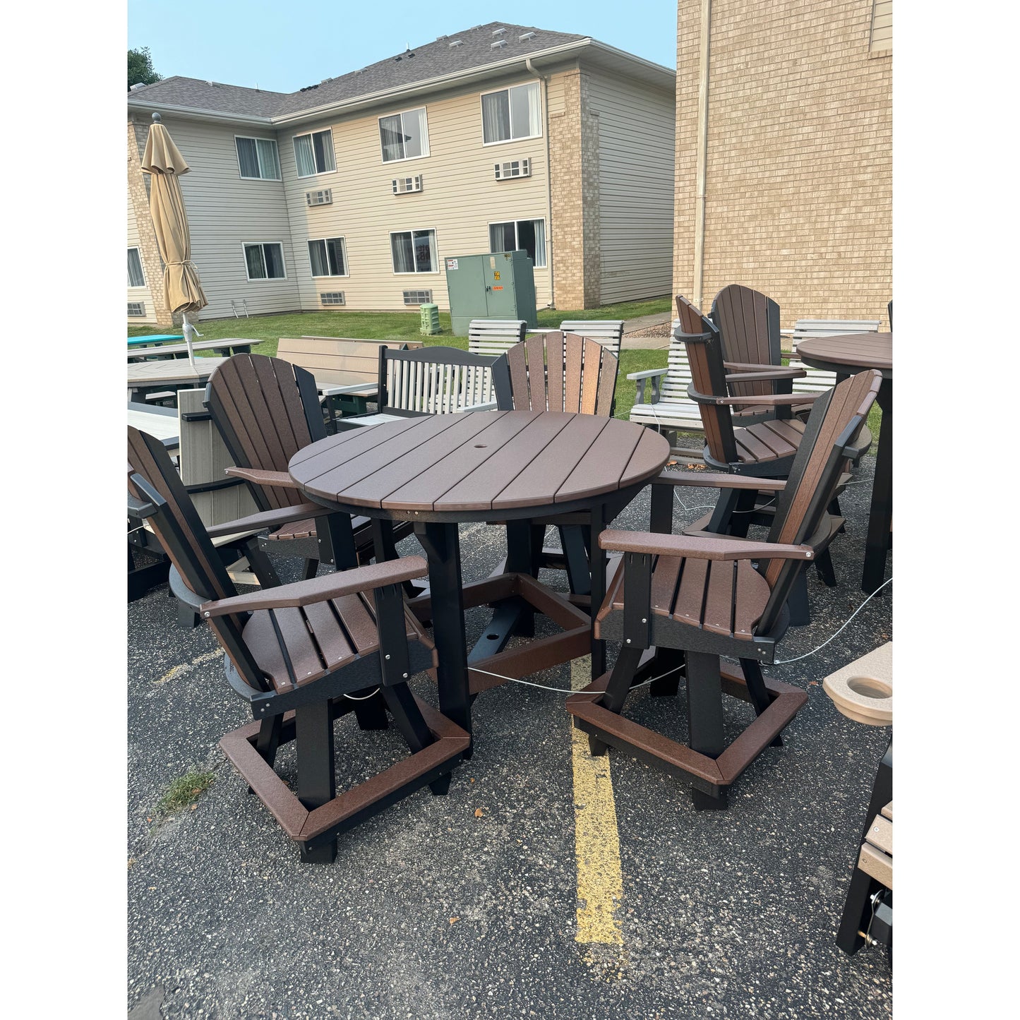 48" Round Counter Table with 4 Classic Counter Swivels in Black and Brown