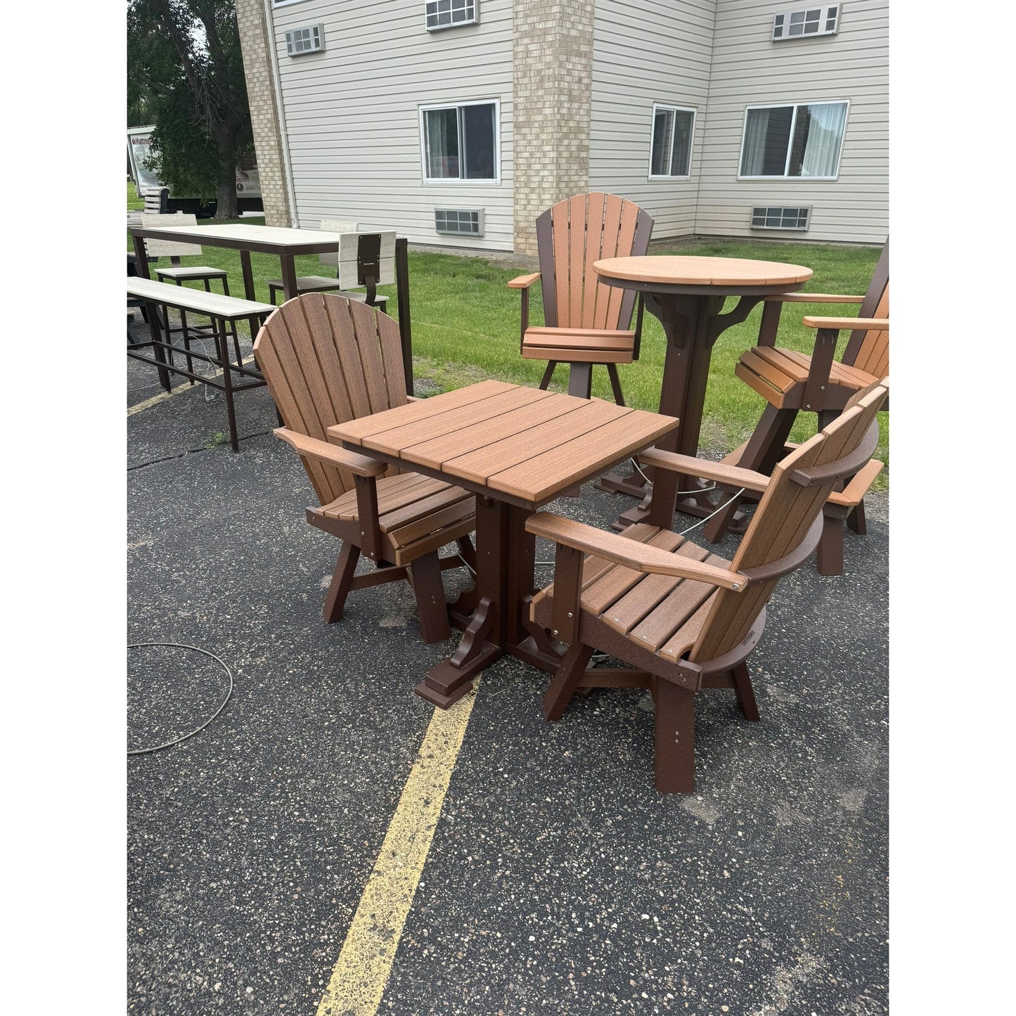 28" Square Dining Table with 2 Classic Swivel Dining Chairs in Brown/Mahogany