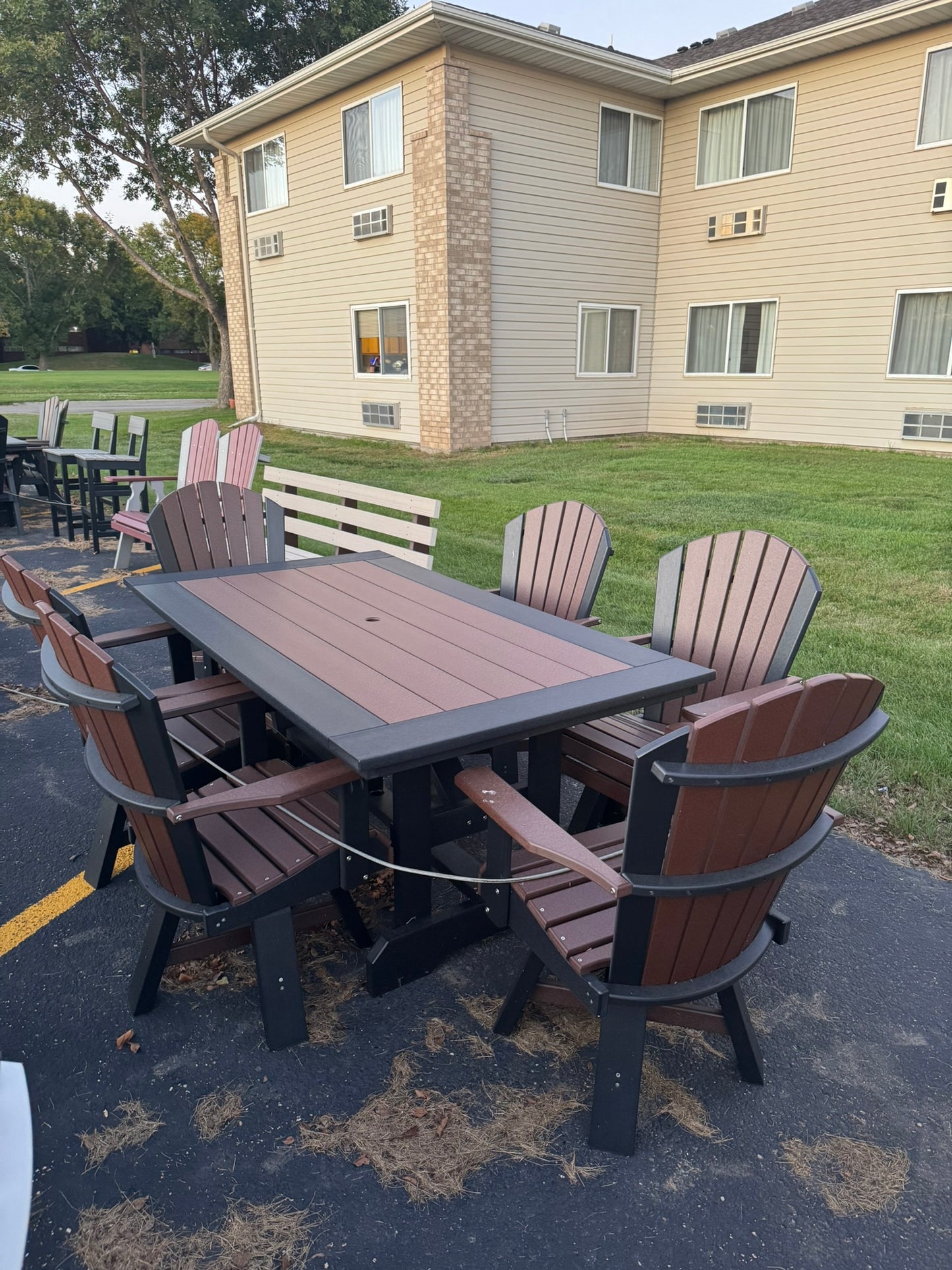 6' Dining Table with 6 Classic Swivel Dining Chairs in Black and Brown